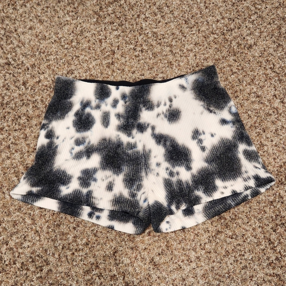 yummy sweater co Women's Black and White Rib Shorts - Size Small